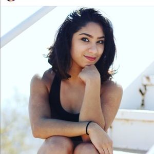 Meet your Posher, Demi